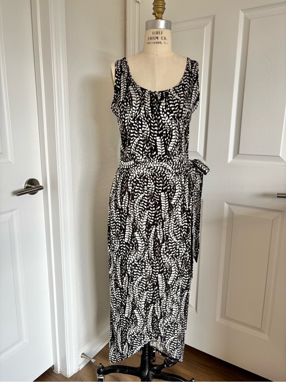 White House Black Market Black & White Sleeveless Tie-Waist Maxi Dress